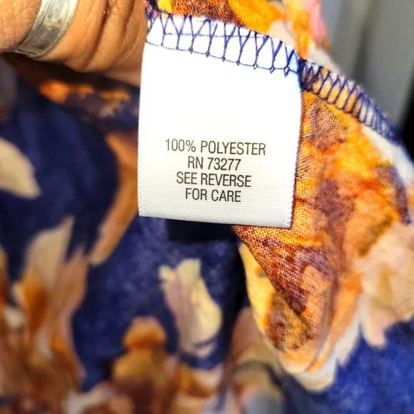 Simply Vera tank top HOST picked - Picture 4 of 4